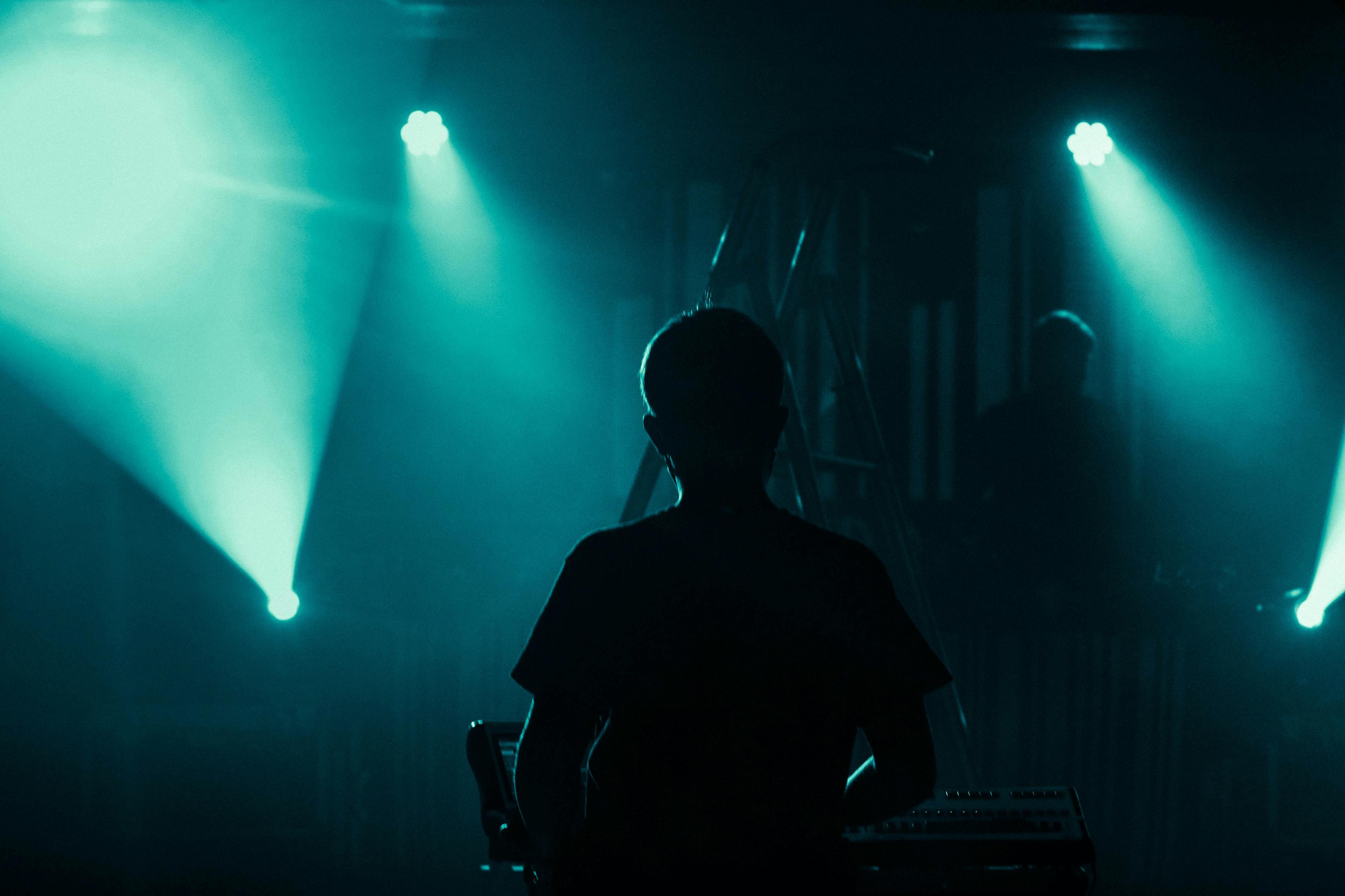 Artista en escenario para Voz y Escena