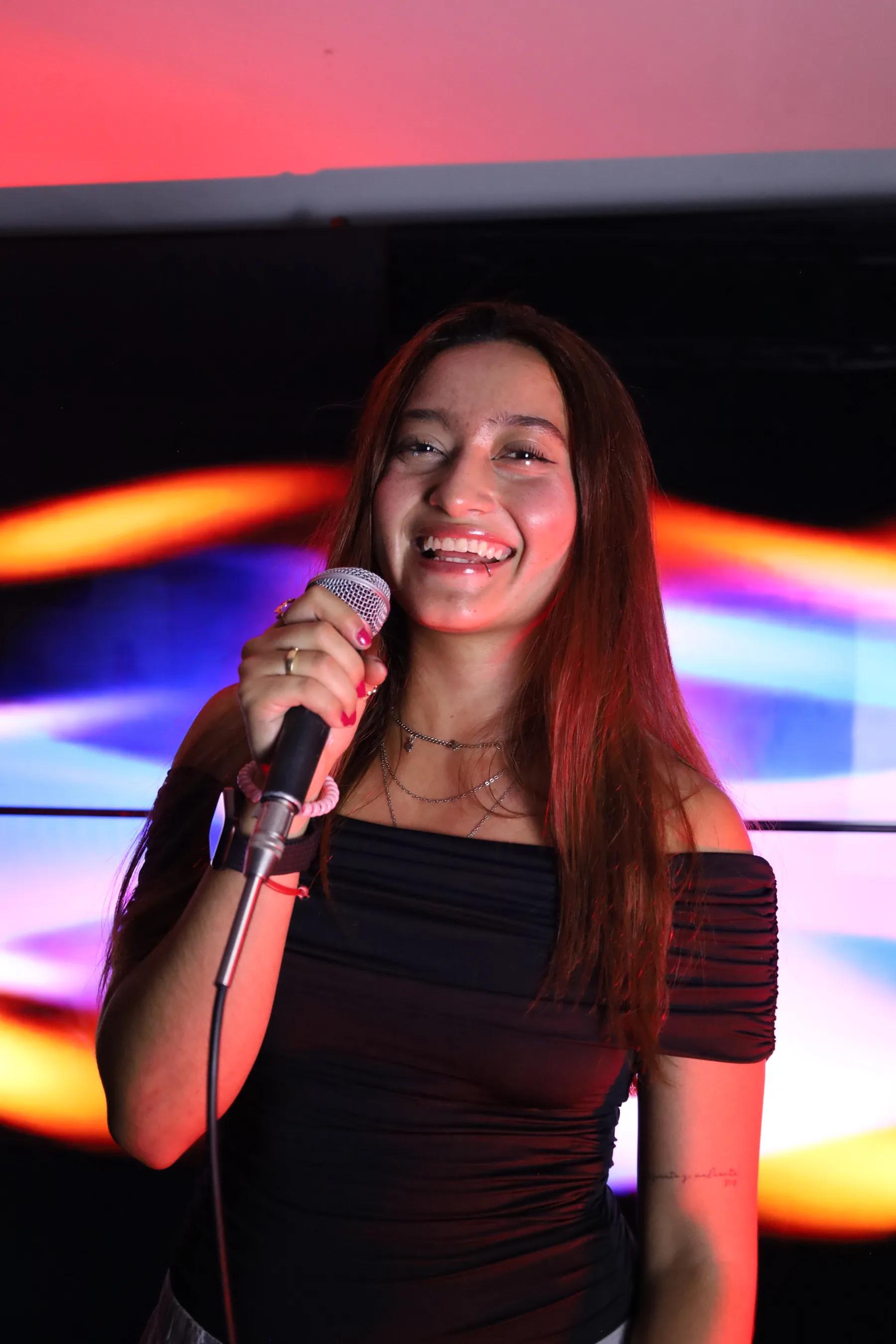 Cantante de la comunidad DNA Music